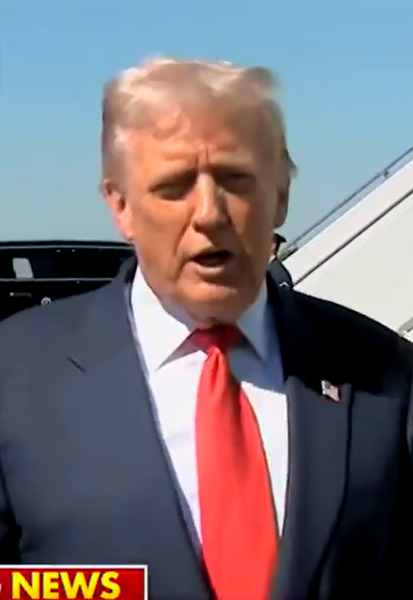 Imagen de Y Donald Trump ya regresó de su viaje por Asia. Nos desea Happy Halloween y dice qué tuvo un viaje genial!!